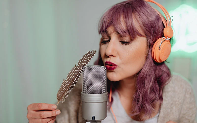 lifestyle-asmr-emel-pic-050222 Qué es el ASMR