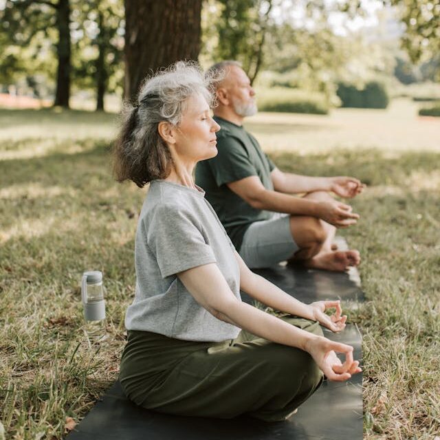 pexels-vlada-karpovich-8940023 meditación para ansiedad
